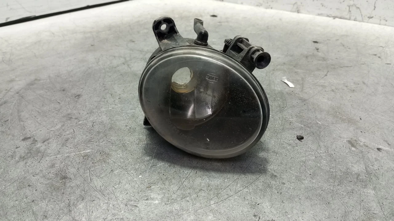 Foto de FARO ANTINIEBLA IZQUIERDO AUDI A4 BERLINA (8K2) 1.8 16V TFSI (120 CV / 88 KW) referencia 8T0941699B