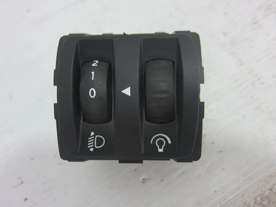 Foto de INTERRUPTOR RENAULT CLIO IV GRANDTOUR 0.9 Energy (90 CV / 66 KW) referencia 251900567R