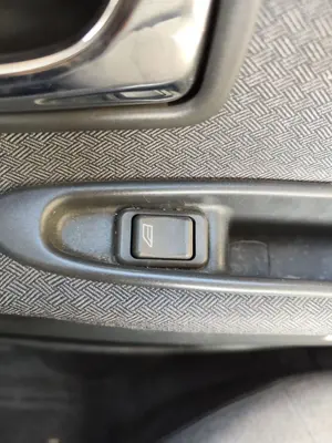 Foto de MANDO ELEVALUNAS TRASERO DERECHO VOLVO S40 BERLINA 1.6 CAT (109 CV / 80 KW)