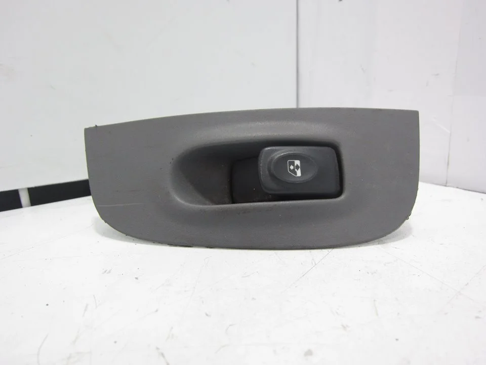 Foto de MANDO ELEVALUNAS DELANTERO DERECHO RENAULT MEGANE I FASE 2 COUPE (DA...) 1.6 (107 CV / 79 KW) referencia 429998R