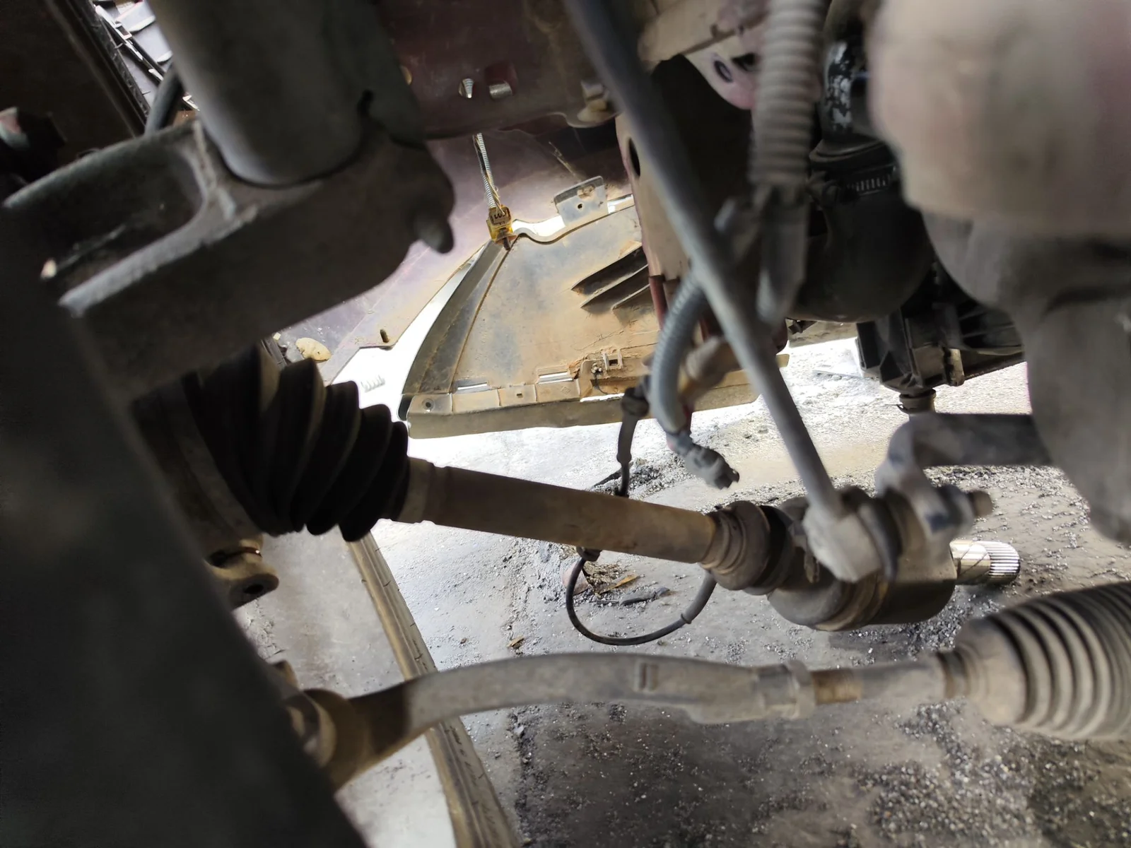 Foto de BRAZO SUSPENSION DELANTERO IZQUIERDO RENAULT MEGANE II BERLINA 3P 1.9 dCi Diesel (120 CV / 88 KW)