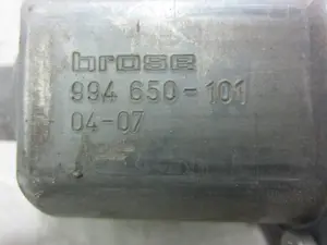Foto de MOTOR ELEVALUNAS DELANTERO DERECHO PEUGEOT 407 2.0 16V HDi FAP CAT (RHR / DW10BTED4) (136 CV / 100 KW) referencia 994650101 foto 4