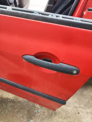 Foto de MANETA EXTERIOR DELANTERA IZQUIERDA RENAULT CLIO III 1.5 dCi Diesel CAT (86 CV / 63 KW)