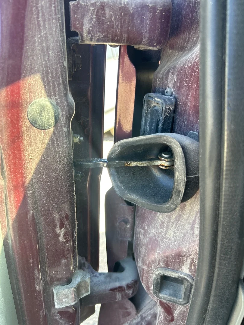 Foto de RETENEDOR PUERTA RENAULT TRAFIC II FURGÓN 2.5 dCi Diesel CAT (135 CV / 99 KW) referencia 7700311823