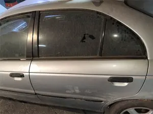 Foto de PUERTA TRASERA IZQUIERDA HONDA ACCORD BERLINA (CG7-9/CH1-7)