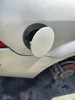 Foto de TAPA EXTERIOR COMBUSTIBLE FORD MONDEO BERLINA (GE) 2.0 TDCi CAT (131 CV / 96 KW) referencia 1205700