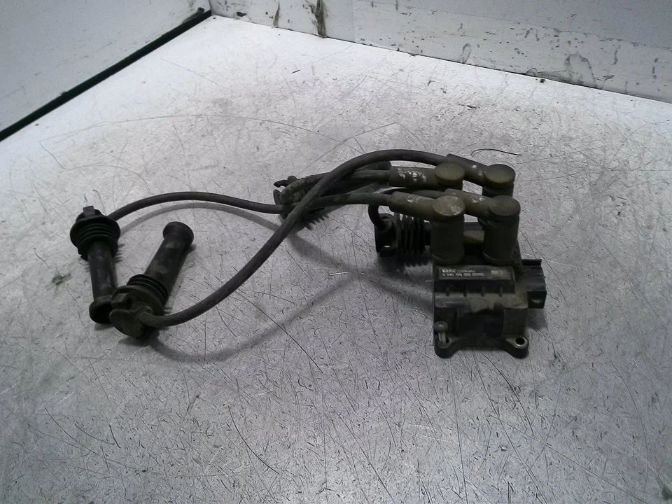 Foto de BOBINA ENCENDIDO FORD FOCUS BERLINA (CAK) 2.0 16V CAT (131 CV / 96 KW) referencia 0040100350ZS350
