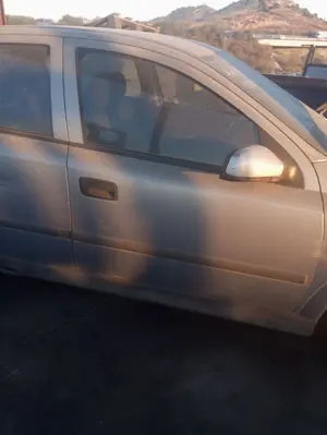 Foto de PUERTA DELANTERA DERECHA OPEL ASTRA G BERLINA 1.6 CAT (Z 16 SE / L55) (84 CV / 62 KW) referencia 13116452