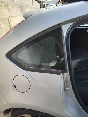 Foto de LUNA CUSTODIA TRASERA DERECHA CITROEN C4 BERLINA 1.6 16V HDi (90 CV / 66 KW)