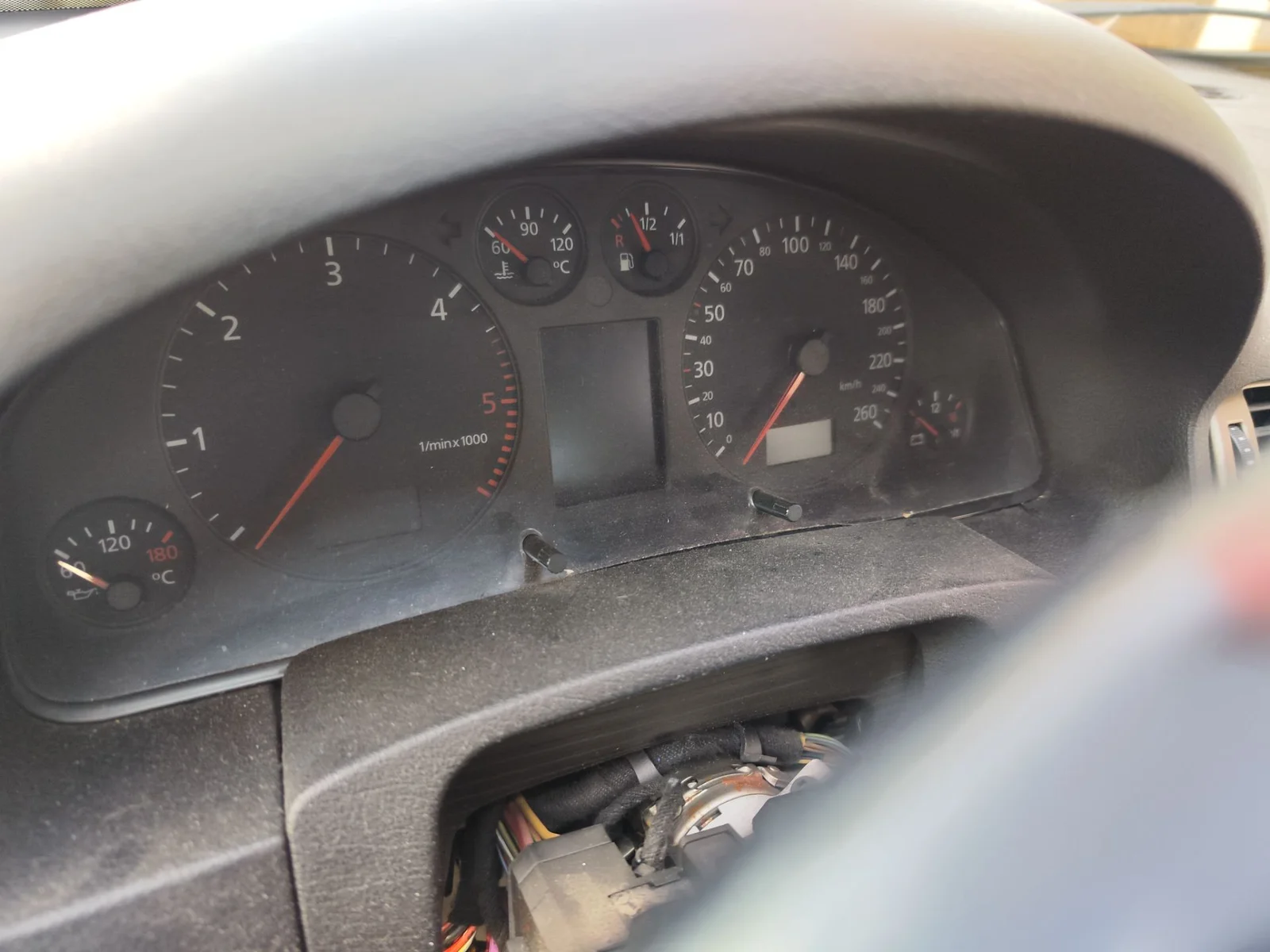 Foto de CUADRO INSTRUMENTOS AUDI A6 BERLINA (4B2) 2.5 V6 24V TDI (150 CV / 110 KW) referencia 4B0920936PV
