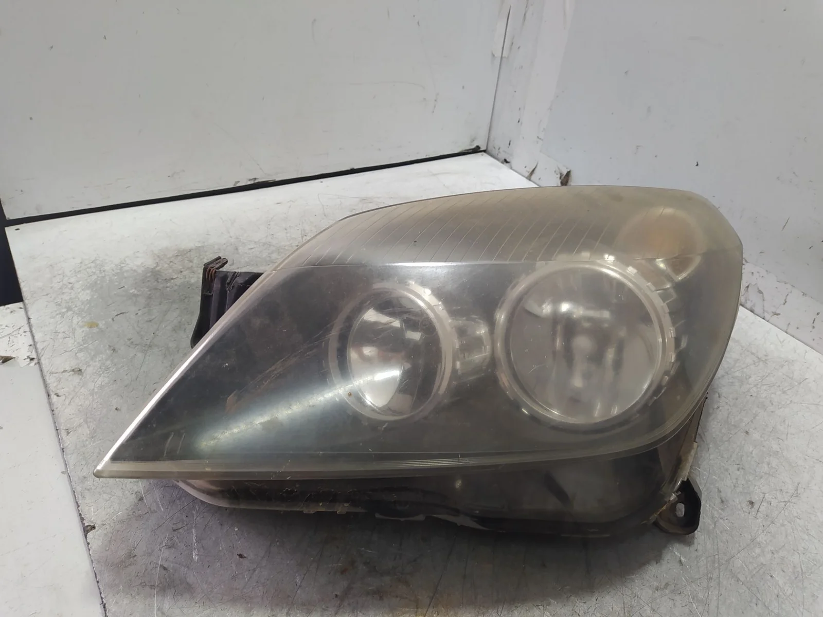 Foto de FARO IZQUIERDO OPEL ASTRA H BERLINA 1.7 16V CDTI (101 CV / 74 KW)