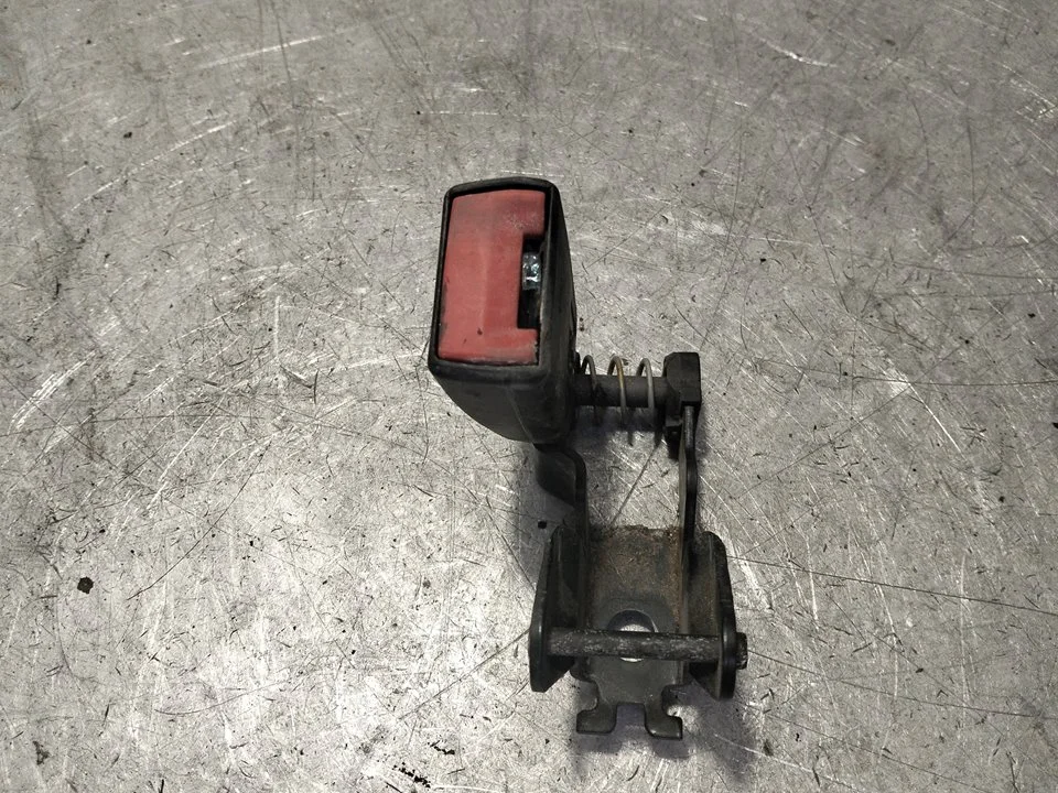 Foto de ENGANCHE CINTURON TRASERO DERECHO BMW SERIE 3 COMPACTO (E46) 2.0 16V Diesel CAT (150 CV / 110 KW) referencia 33015650