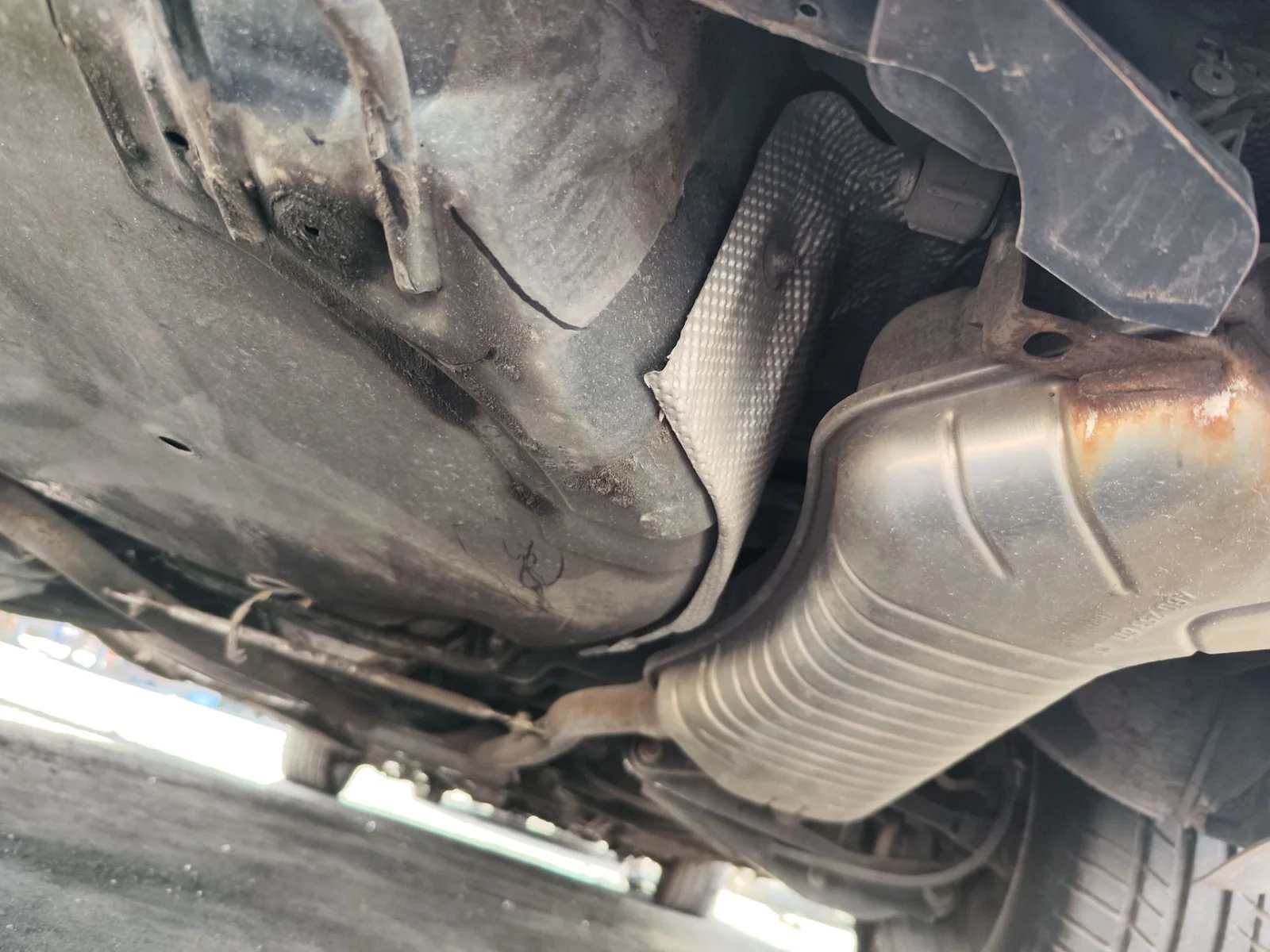 Foto de SILENCIADOR TRASERO AUDI A6 BERLINA (4B2) 2.5 V6 24V TDI (180 CV / 132 KW) referencia 4B0253609DS