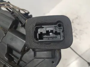 Foto de CERRADURA PUERTA TRASERA DERECHA VOLKSWAGEN GOLF VII (5G1/BE1) 2.0 TDI (184 CV / 135 KW) referencia 5K4839016R foto 2
