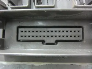 Foto de CAJA RELES / FUSIBLES FORD FOCUS BERLINA (CAK) 1.6 16V CAT (101 CV / 74 KW) referencia 2M5T14A073AB foto 2