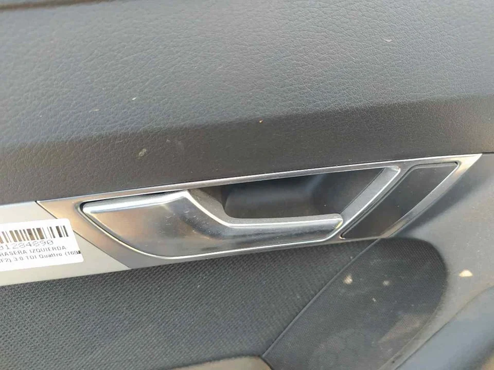 Foto de MANETA INTERIOR TRASERA IZQUIERDA AUDI A6 BERLINA (4F2) 3.0 V6 24V TDI (224 CV / 165 KW)