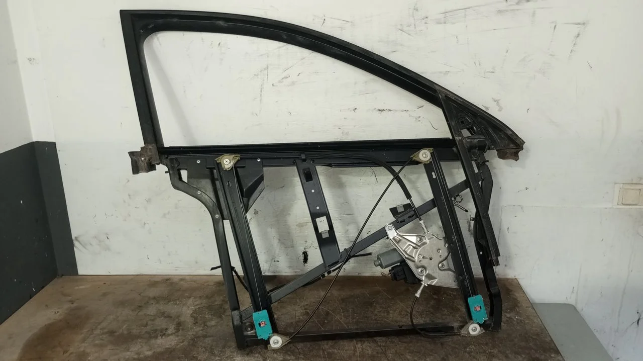 Foto de ELEVALUNAS DELANTERO DERECHO AUDI A6 BERLINA (4B2) 2.5 V6 24V TDI (150 CV / 110 KW) referencia 4B0837462