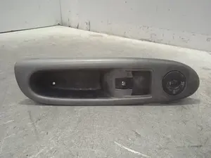 Foto de MANDO ELEVALUNAS DELANTERO DERECHO RENAULT CLIO II FASE II (B/CB0) 1.2 16V (75 CV / 55 KW) referencia 8200084005 foto 1