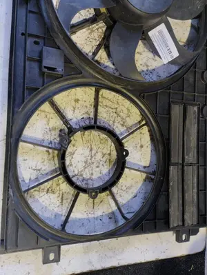 Foto de ELECTROVENTILADOR RADIADOR AIRE ACONDICIONADO VOLKSWAGEN CADDY (2K)(02.2004) 1.9 TDI (105 CV / 77 KW) referencia 1K0121207 foto 4