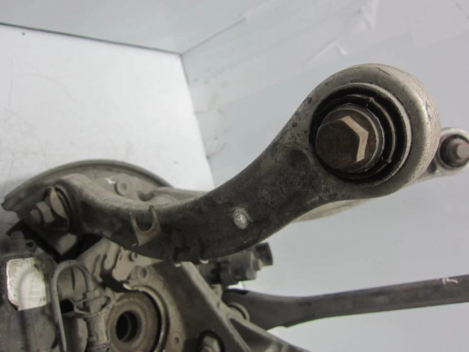 Foto de BRAZO SUSPENSION SUPERIOR TRASERO DERECHO PORSCHE CAYENNE (TIPO 92A) referencia 7L0505375A
