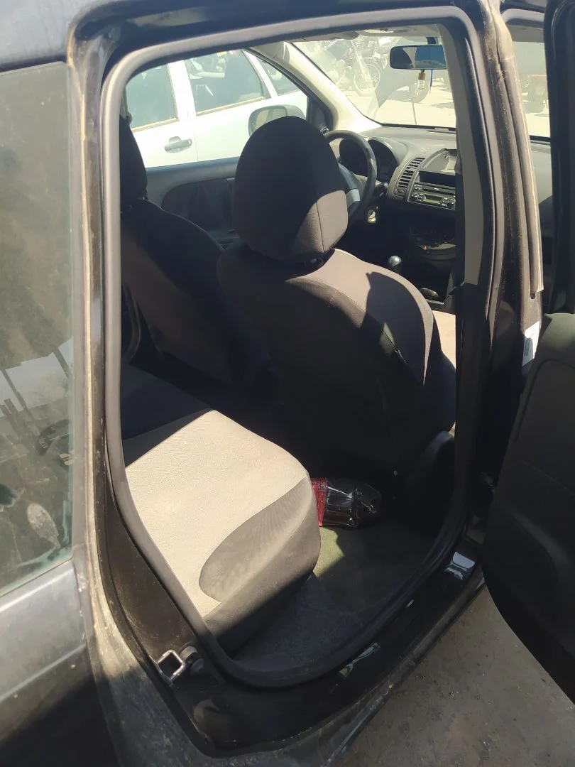 Foto de GOMAS CONTORNO PUERTA NISSAN NOTE (E11E) 1.4 CAT (88 CV / 65 KW)