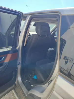 Foto de GOMAS CONTORNO PUERTA LAND ROVER RANGE ROVER SPORT 4.4 V8 CAT (299 CV / 220 KW) referencia EJN000100