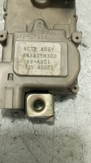 Foto de ACTUADOR CIERRE NISSAN ALMERA (N16/E) 2.2 16V Turbodiesel CAT (110 CV / 81 KW) referencia 846805M300 foto 3