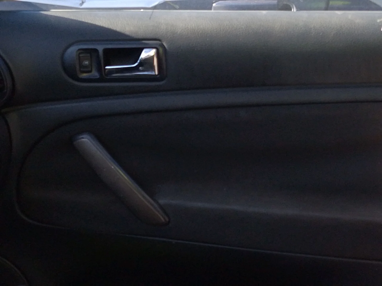 Foto de ELEVALUNAS DELANTERO DERECHO VOLKSWAGEN PASSAT BERLINA (3B3) 1.9 TDI (131 CV / 96 KW)