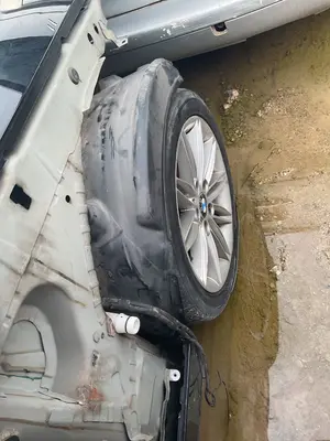 Foto de PASO RUEDA DELANTERO DERECHO BMW SERIE 1 BERLINA (E81/E87) 2.0 Turbodiesel CAT (143 CV / 105 KW)