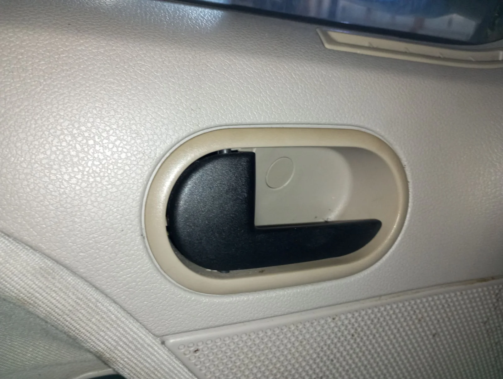 Foto de MANETA INTERIOR DELANTERA IZQUIERDA FORD FIESTA (CBK) 1.4 TDCi CAT (68 CV / 50 KW) referencia 1329937