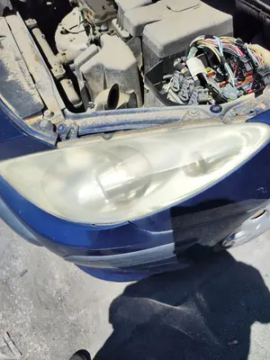 Foto de FARO IZQUIERDO PEUGEOT 307 BERLINA (S2) 1.4 16V CAT (KFU / ET3J4) (88 CV / 65 KW) foto 3