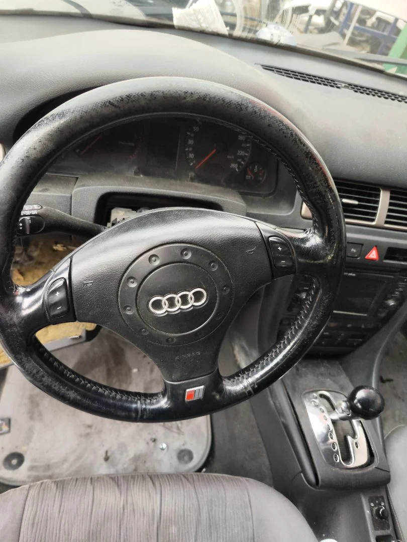 Foto de VOLANTE AUDI A6 BERLINA (4B2) 2.5 V6 24V TDI (150 CV / 110 KW)