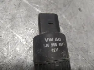 Foto de BOMBA LIMPIA VOLKSWAGEN GOLF IV BERLINA (1J1)(10.1997) 1.9 TDI (116 CV / 85 KW) referencia 1J6955651 foto 4