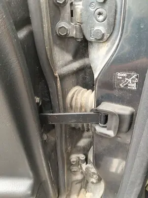 Foto de RETENEDOR PUERTA MERCEDES-BENZ CLASE E (BM 210) BERLINA 3.0 Diesel CAT (136 CV / 100 KW) referencia A2107200116