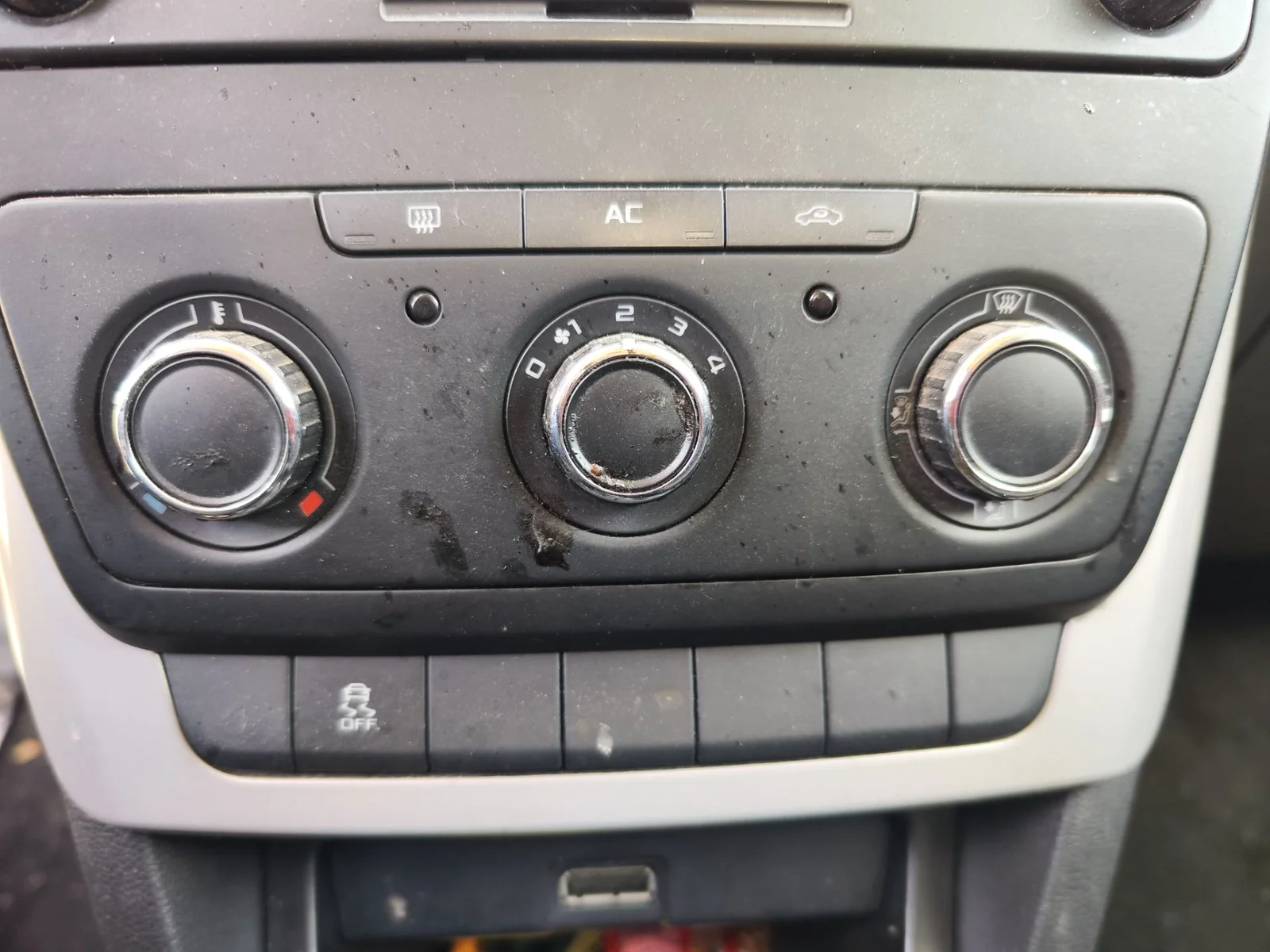 Foto de MANDO CALEFACCION / AIRE ACONDICIONADO SKODA YETI (5L)(2009) 2.0 TDI (110 CV / 81 KW)