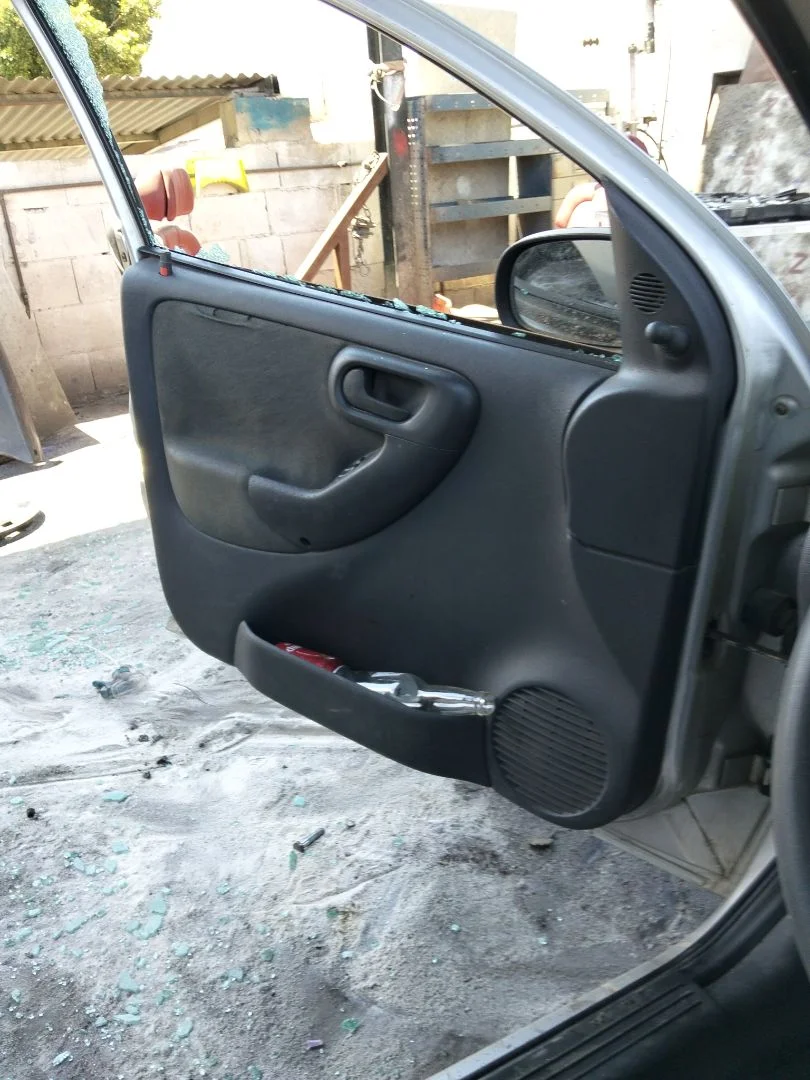 Foto de GUARNECIDO PUERTA DELANTERA IZQUIERDA OPEL CORSA C 1.2 16V CAT (Z 12 XE / LW4) (75 CV / 55 KW)