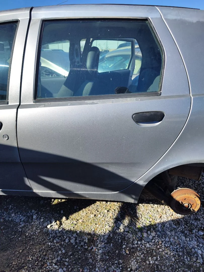 Foto de PUERTA TRASERA IZQUIERDA FIAT II PUNTO (188) BERLINA 1.3 JTD CAT (69 CV / 51 KW)