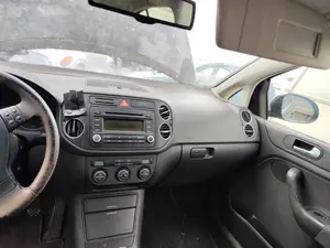 Foto de SALPICADERO VOLKSWAGEN GOLF PLUS V (5M1) 1.9 TDI (105 CV / 77 KW) referencia 5M1857003ABFKZ foto 2