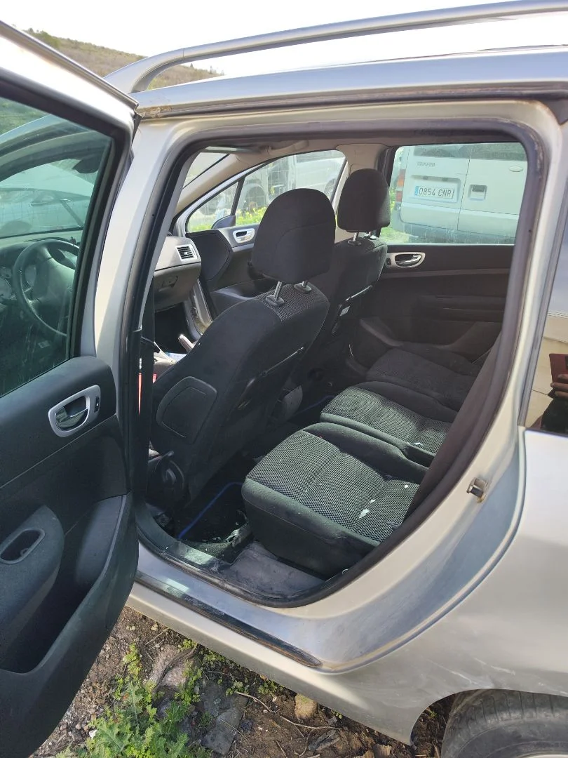 Foto de GOMAS CONTORNO PUERTA PEUGEOT 307 BREAK/ SW (S2) 2.0 16V HDi FAP CAT (RHR / DW10BTED4) (136 CV / 100 KW)