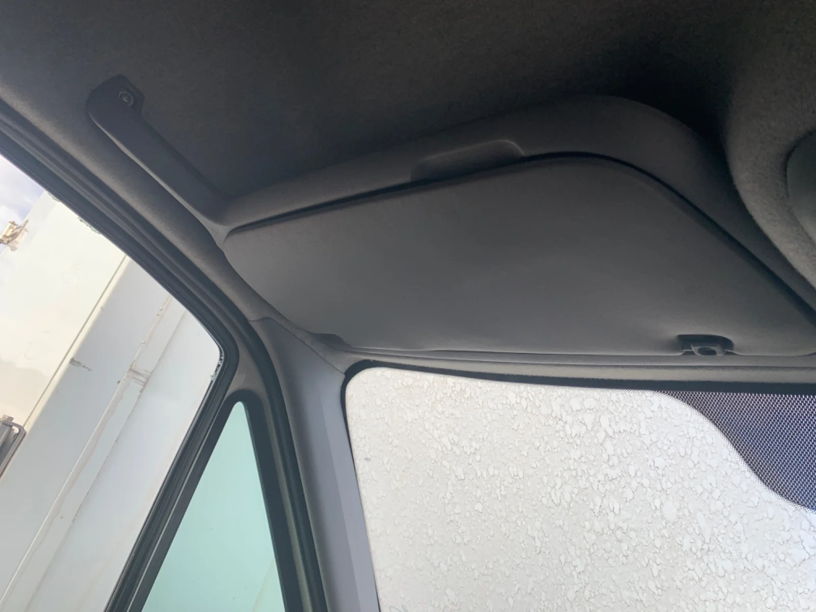 Foto de PARASOL IZQUIERDO VOLKSWAGEN CRAFTER FURGÓN (2E) 2.5 TDI DPF (109 CV / 80 KW)
