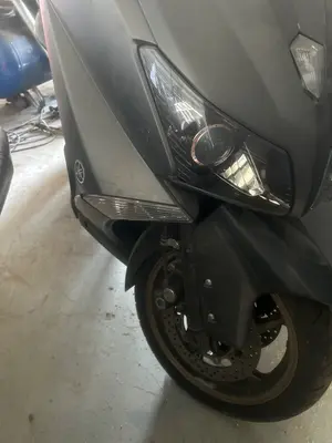 Foto de PILOTO DELANTERO IZQUIERDO YAMAHA TMAX 530 530 cm3 - 34 kW (0 CV / 0 KW)