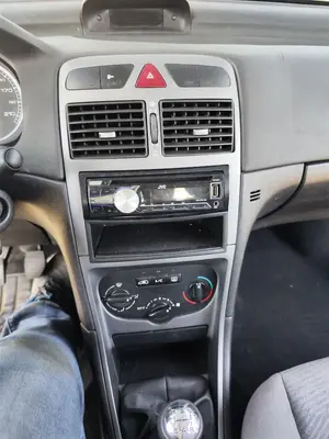 Foto de CONSOLA CENTRAL PEUGEOT 307 (S1)(04.2001) 1.6 16V CAT (109 CV / 80 KW)