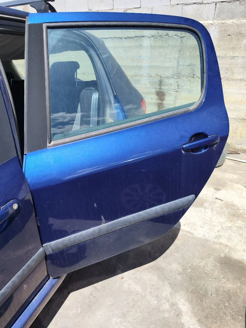 Foto de PUERTA TRASERA IZQUIERDA PEUGEOT 307 BERLINA (S2) 1.4 16V CAT (KFU / ET3J4) (88 CV / 65 KW)