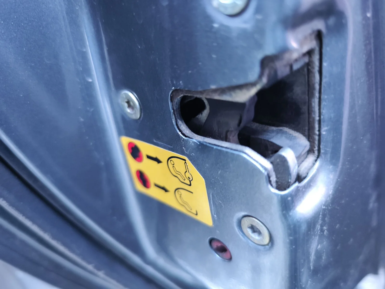 Foto de CERRADURA PUERTA TRASERA DERECHA CITROEN C5 BERLINA 2.0 HDi (109 CV / 80 KW)