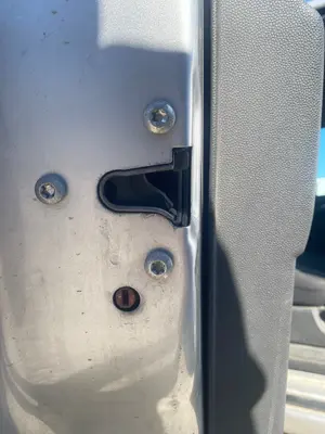 Foto de CERRADURA PUERTA TRASERA IZQUIERDA OPEL ZAFIRA B 1.9 CDTI (120 CV / 88 KW) referencia 13210739