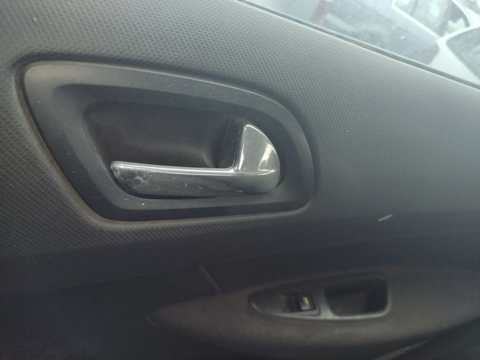 Foto de MANETA INTERIOR TRASERA DERECHA PEUGEOT 308 1.6 16V HDi (90 CV / 66 KW)
