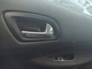 Foto de MANETA INTERIOR TRASERA DERECHA PEUGEOT 308 1.6 16V HDi (90 CV / 66 KW)