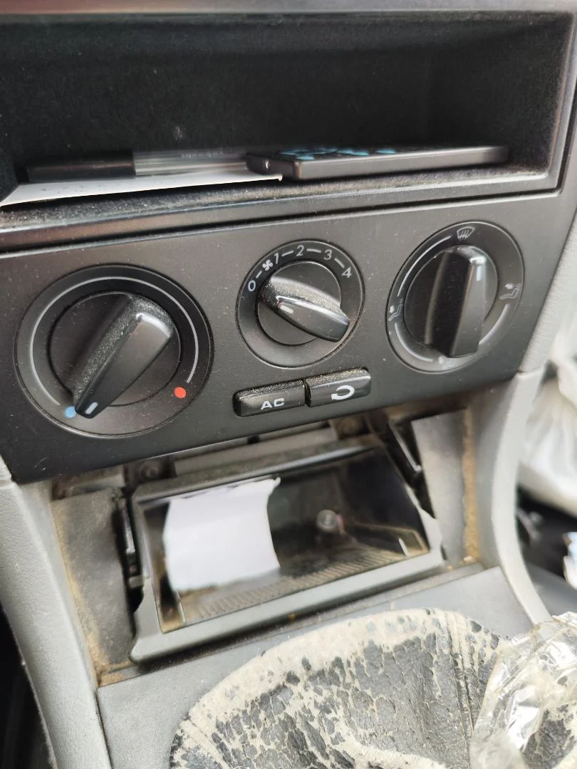 Foto de MANDO CALEFACCION / AIRE ACONDICIONADO SKODA OCTAVIA BERLINA (1U2) 1.9 TDI (90 CV / 66 KW) referencia 1J0820045E