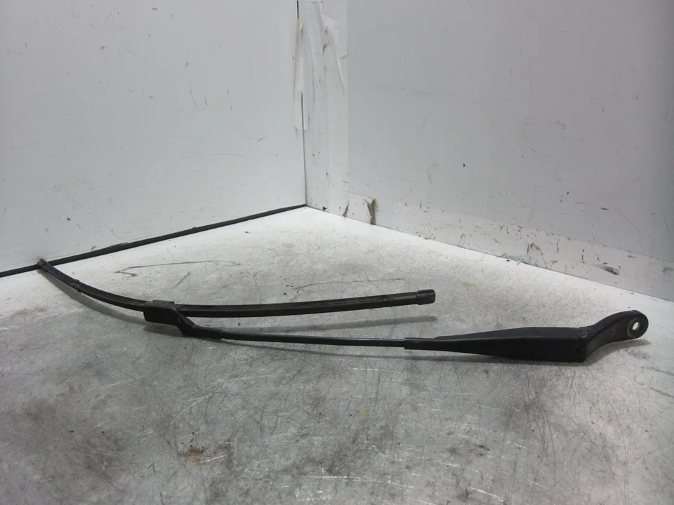 Foto de BRAZO LIMPIA DELANTERO IZQUIERDO PEUGEOT 208 1.2 12V e-VTi / PureTech (81 CV / 60 KW) referencia 9673291980