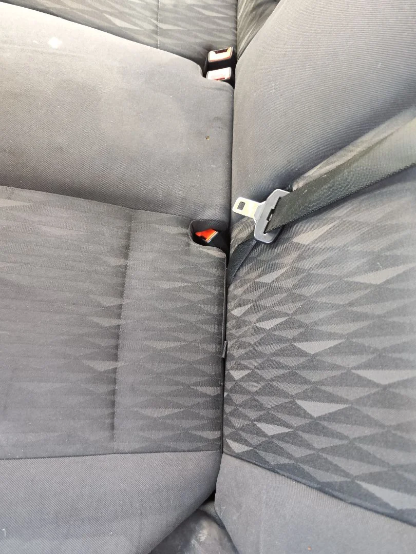 Foto de ENGANCHE CINTURON TRASERO IZQUIERDO FORD FOCUS FAMILIAR (CAK) 1.8 TDCi Turbodiesel CAT (116 CV / 85 KW)